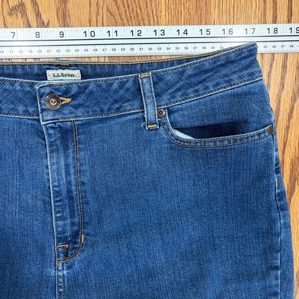 L.L. Bean Classic Fit Blue Jeans - Picture 5 of 11